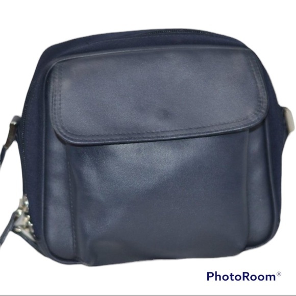 Liz Claiborne Crossbody Organizer - Picture 1 of 11